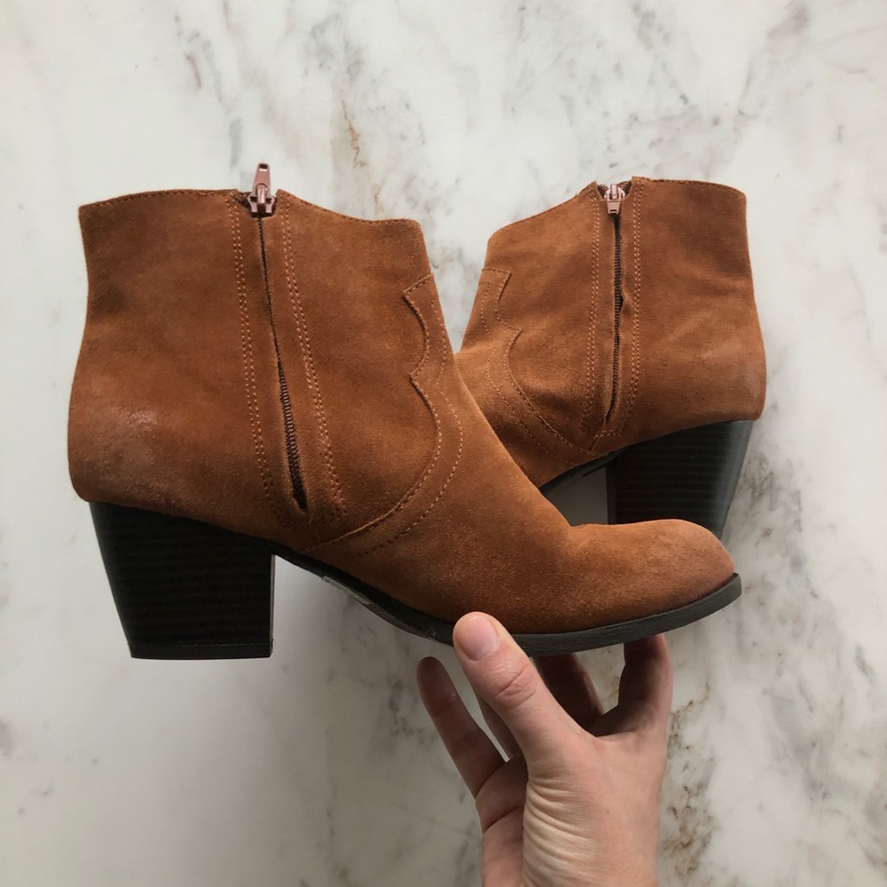 Size 8.5 like new brown suede Lucky brand booties